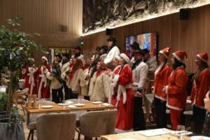 Детальніше про статтю Закарпаттям простує «Парад миколайчиків» – свято добра і підтримки ЗСУ