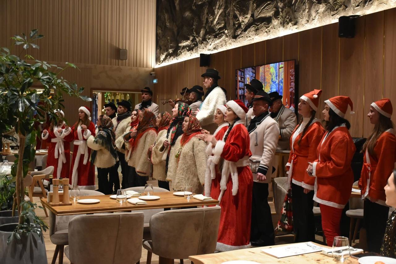 Ви зараз переглядаєте Закарпаттям простує «Парад миколайчиків» – свято добра і підтримки ЗСУ